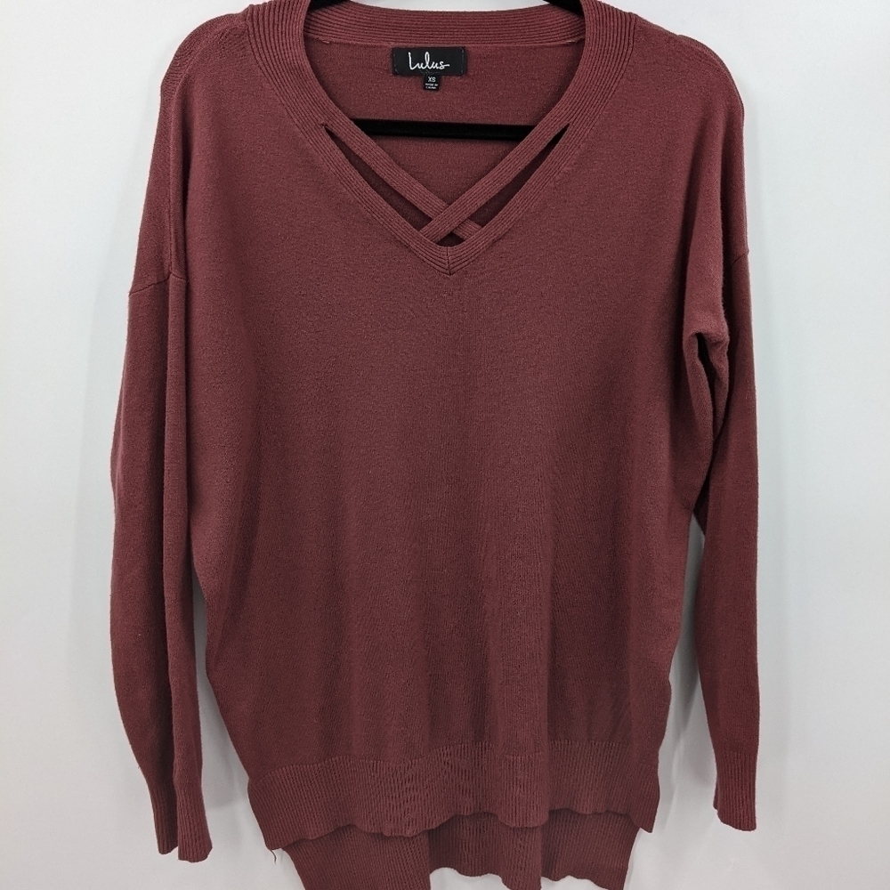 LULU'S Cross Cutout Front V-neck Sweater